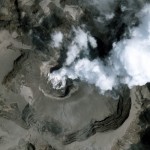 Der Krater des Kelut nachd er Eruption. © USGS