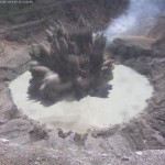 Phreatische Eruption am Poas. © ovsicori-una