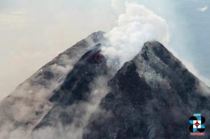 Vulkan Mayon mit Domwachstum im Oktober - Vulkane Net Newsblog
