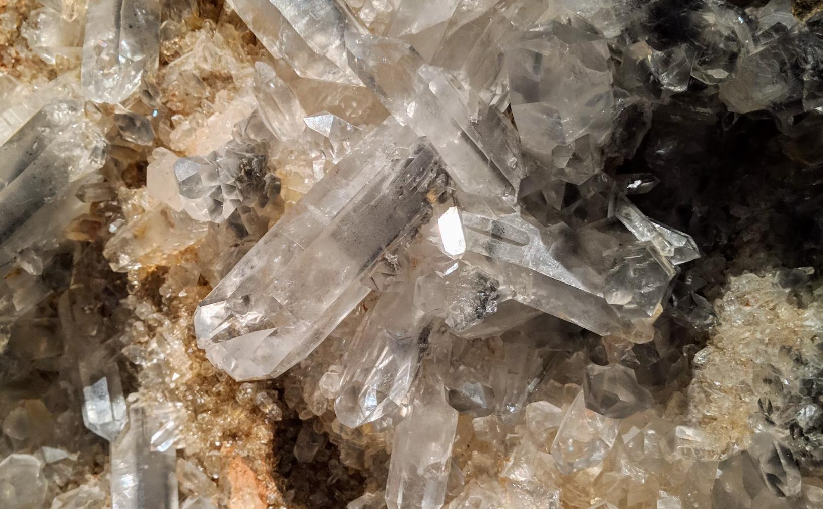 Bergkristalle in einem Museum in Toronto. © Jene Yeo/ Unsplash-Lizenz bryce