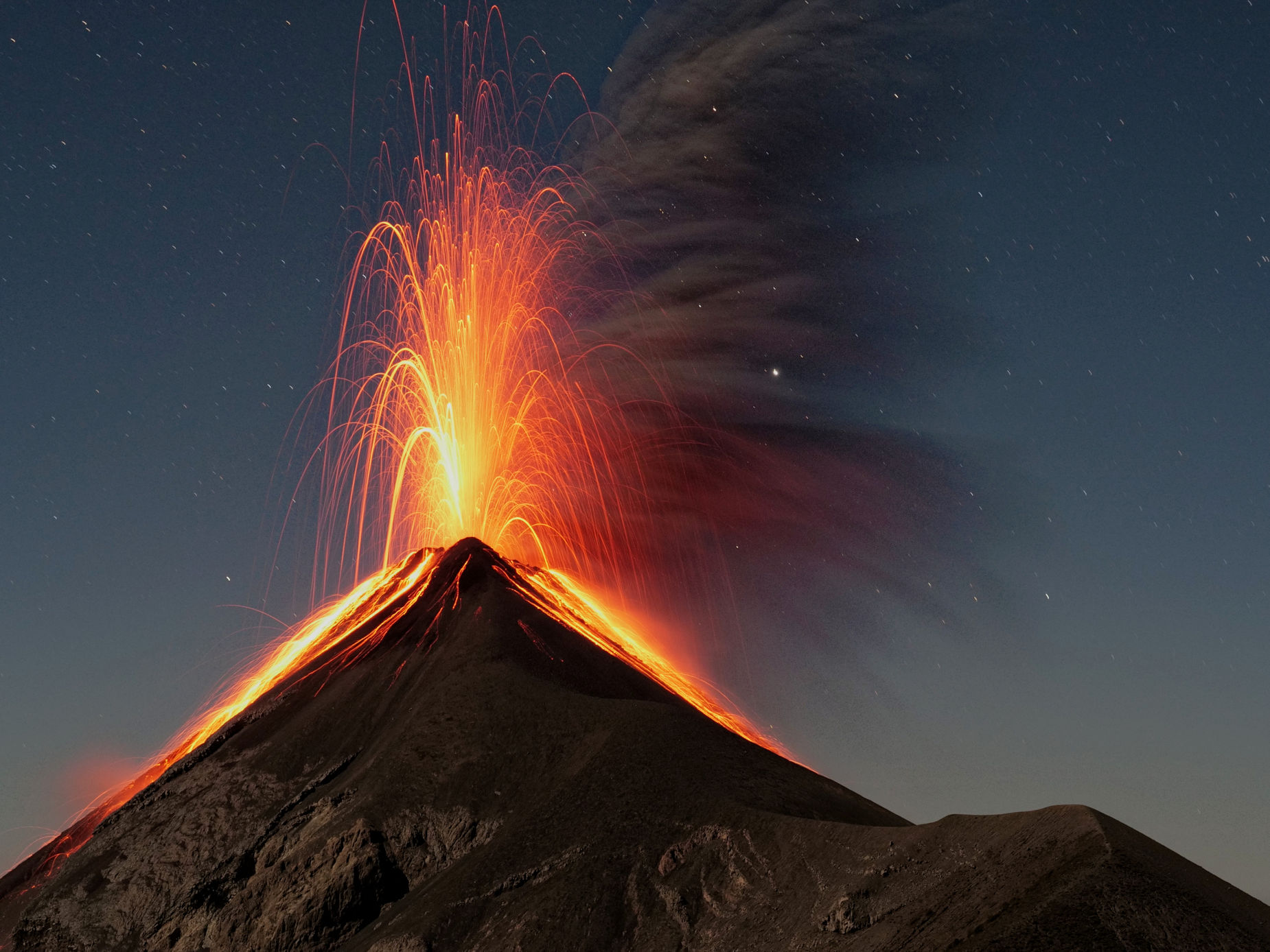 Explosive Eruption am Fuego in Guatemala. Pinatubo
