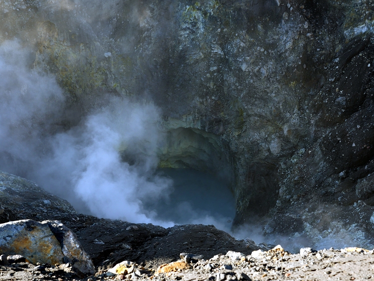 Schlammsee im Krater