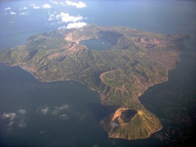 Die Vulkaninsel in der Caldera