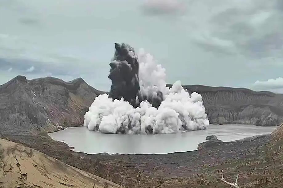 Die Vulkaninsel in der Caldera