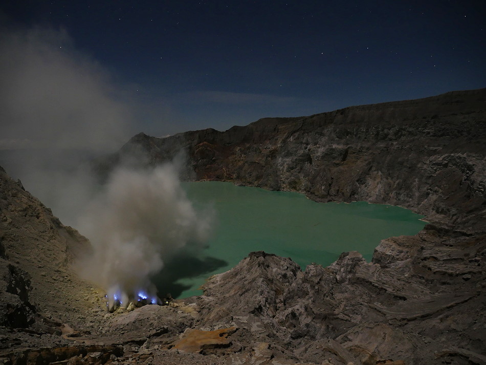 ijen crater