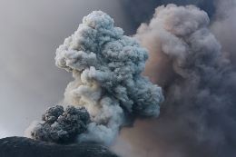 Ascheeruption am Krakatau